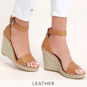NWOB Dolce Vita Noor Wedge in tan - Sz 6